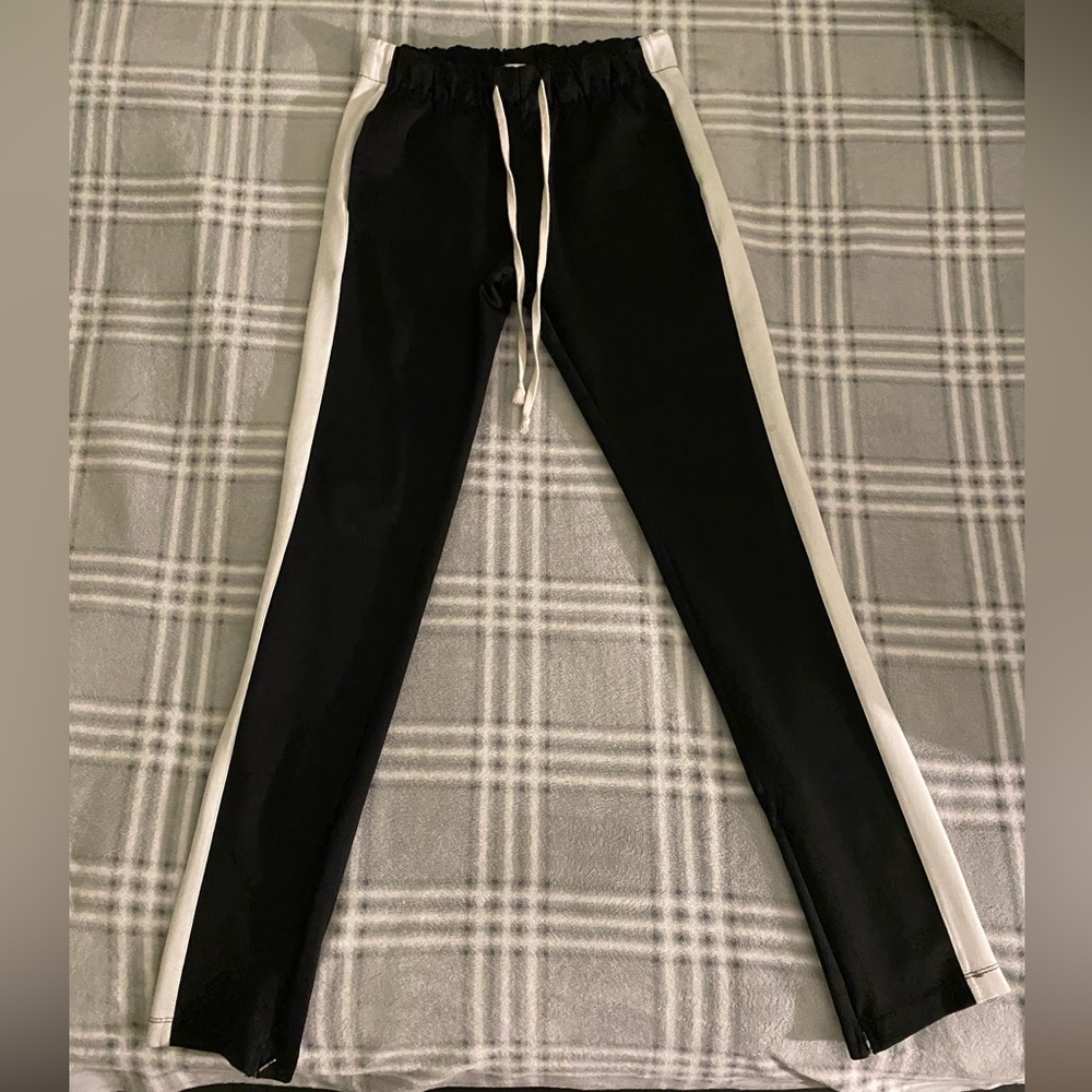 Fashion Nova Black And White Sweatpants/Trackpants Size Medium